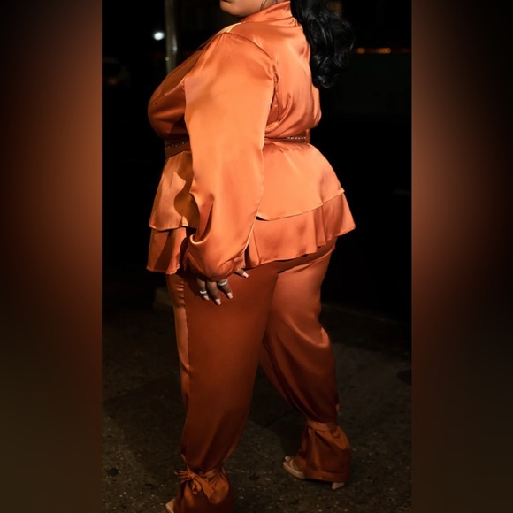 Rebdolls brown/rust satin pants suit set. NWT - Picture 3 of 6